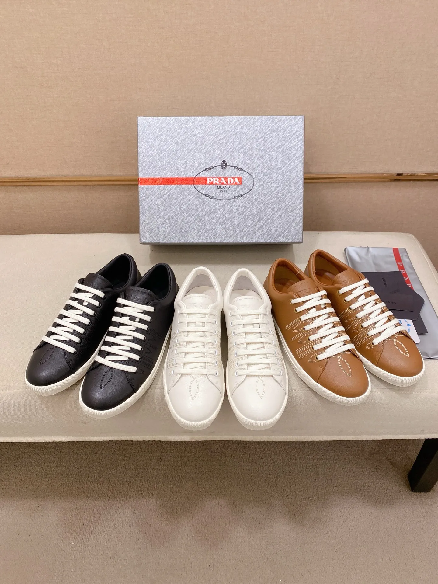 Factory price 560💰 ✔️✔️✔️Higher version High-quality new PRADA (Prada) counters are launched simultaneously. The new men's shoes and 😘fabric are made of selected first-layer cowhide with superb craftsmanship. Lining: Full cowhide lining. 👍🏿 High-end ☄️ air-cushion molded anti-slip rubber outsole, exquisite lines, simple and elegant, comfortable and high-end for leisure travel. Code number: 38 to 45
